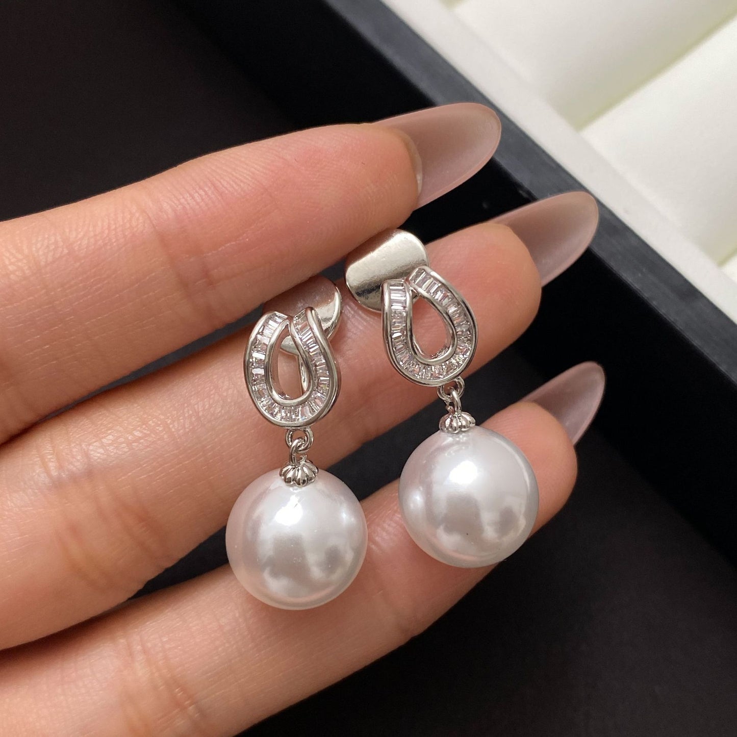 Elegant Geometric Champagne Pearl Earrings – Modern Luxury Drop Jewelry for Women