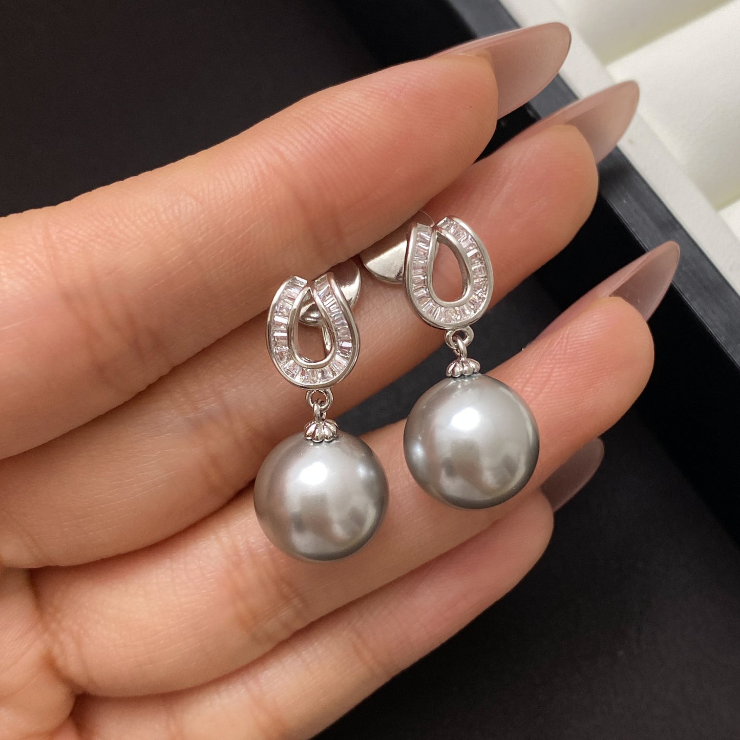 Elegant Geometric Champagne Pearl Earrings – Modern Luxury Drop Jewelry for Women